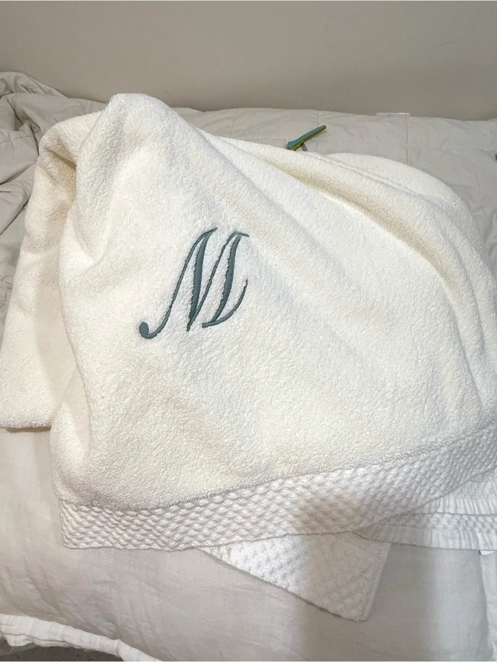 Garnet Hill Cream Cotton monogrammed Beach/Pool Towel 40x70”